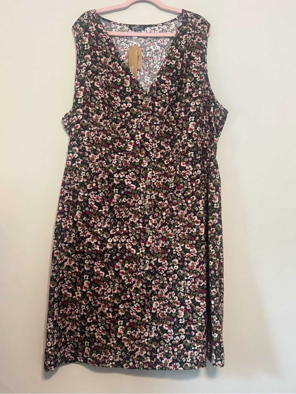 NWT BloomChic Black Floral V-Neck Sleeveless Dress with Pink and Green Sz 26